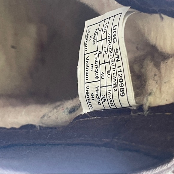 UGG HILLMONT CHELSEA Boots in good condition. - Picture 8 of 9